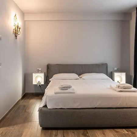 Wisteria Court - 2 - * Menaggio