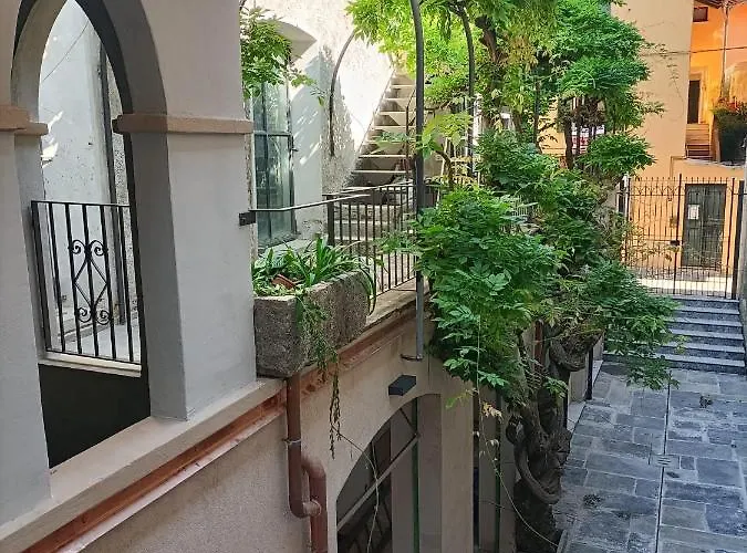 Wisteria Court - 2 -